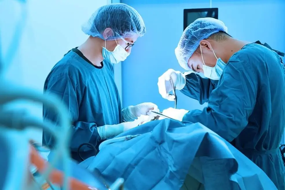EM CIRURGIA CARDÍACA